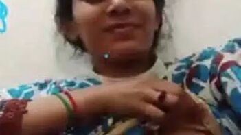 Cute Pakistani Girl Flaunts Her Assets On VC - Desi Sex at Its Best!