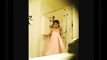 Watch Desi Sex: Shriya Shower Movies from Hot Indian Chicks!