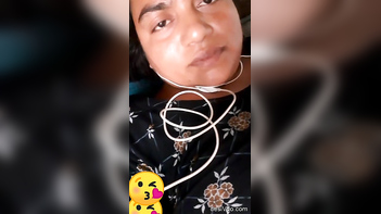Desi Beauty Flaunting Her Bust: An Unforgettable Experience