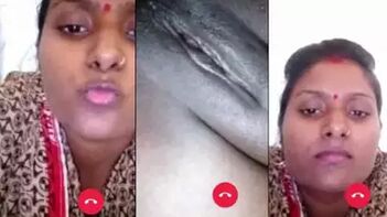 Watch Desi Bhabhi Pussy Show On Selfie Cam - An Unforgettable Indian Dehati Experience!