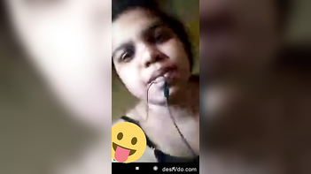 Desi Bhabhi Showing Sexy Clip - A Must-See for All Desi Sex Fans!