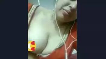 Desi Bhabhi Flaunting Her Sexy Boobs - A Must-See!