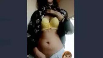 Desi Beauty: Pakistani Girl Exposing Her Curves and Flaunting Her Assets