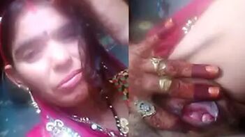 Rajasthani Desi Wife Flaunts Her Pink Pussy Hole to Entice Fans