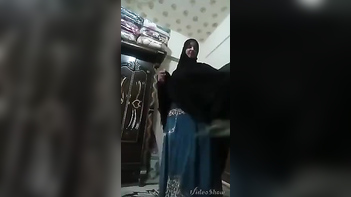 Exploring Desi Passion: Muslim Paki Amateur Couple's Intimate Fuck Session