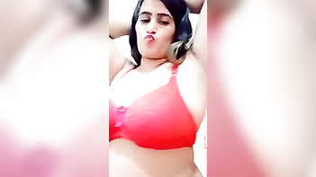 Hot Pakistani Girl Flaunts Her Big Booby Selfie - Desi Sex at Its Finest!
