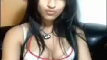 Desi College Girl Avantika's Sexy Photos Leaked By Ex-BF