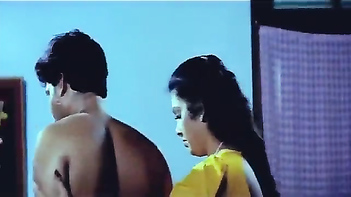 Watch Now: Mallu Aunty Masala Bathing Scenes in Romantic Desi Movies