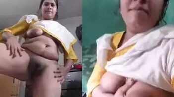 Sizzling Bangladeshi Bhabhi Flaunting Her Juicy Pussy On Cam!