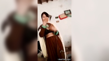 Gorgeous Pathan Lady Flaunting Her Busty Assets - Desi Sex