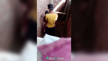 Sultry Desi Chick Shows Off Her Expert Oral Skills in Steamy Hidden Cam Footage