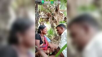 Desi Aunty Gives Blowjob to Local Boy Outdoors Under Tree - Choda Chodi XXX!