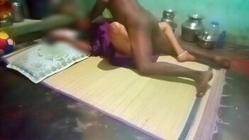 Desi XXX porn. Unsatisfied BBW Kerala aunty sex with boy