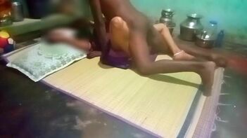 Desi XXX porn. Unsatisfied BBW Kerala aunty sex with boy