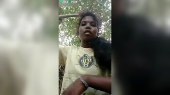 Indian Aunty's Twat Penetrated by Camera Guy's Hard Cock in Caught Video