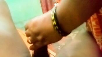 Desi XXX: Kerala Aunty Caught in Compromising Position with Boyfriend