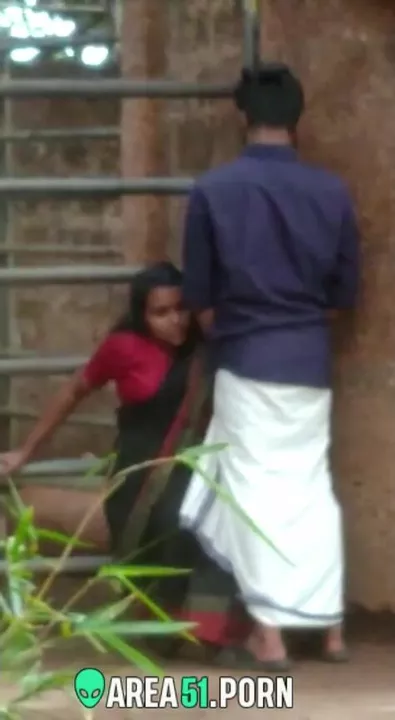 Kerala aunty gives bf a head and swallow his cream outdoor. Desi XXX sex |  DesiSex.xxx