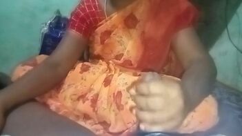 Experience the Thrill of Desi XXX: Kerala Aunty Gives Lover Handjob in Budget Hotel Room