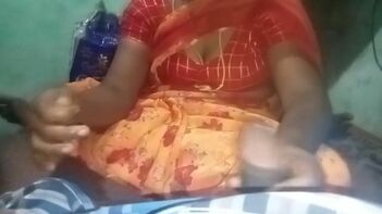 Experience the Thrill of Desi XXX: Kerala Aunty Gives Lover Handjob in Budget Hotel Room