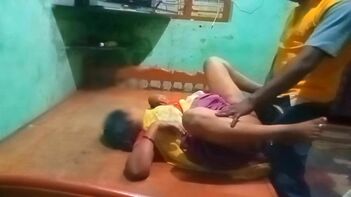 Kerala Aunty Invites Niece for Desi XXX Sex: Enjoy Full Day Service