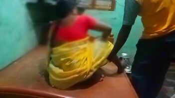 Kerala Aunty Invites Niece for Desi XXX Sex: Enjoy Full Day Service