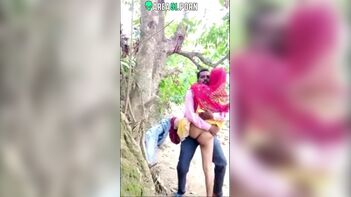 Scandal Desi XXX video! Village сouple сaught fucking in jungle on MMs cam