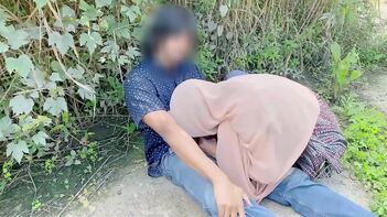 Cheating hijab desi girl fuck outdoors in jungle her lover