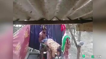 Leaked Desi XXX MMS: Shocking Video of Indian Boy Fucking Chubby Aunty in Outdoor Bathroom