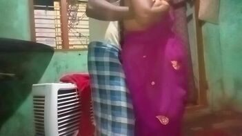 Kerala Aunty's Real Boob Milk Pissing - Desi XXX Video