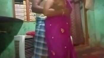 Kerala Aunty's Real Boob Milk Pissing - Desi XXX Video