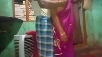 Kerala Aunty's Real Boob Milk Pissing - Desi XXX Video