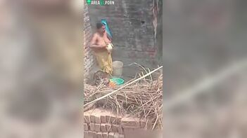 Indian Woman's Refusal to Bathe Caught on Camera