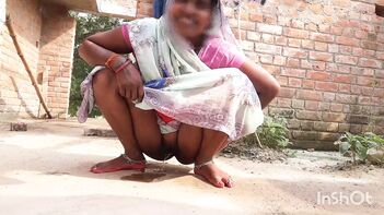Indian Aunty Pissing Outdoors: Witness the Hot Pussy and XXX Video!