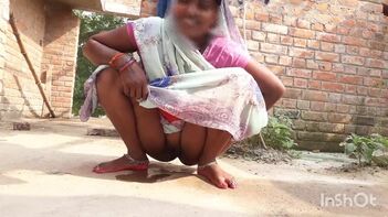 Indian Aunty Pissing Outdoors: Witness the Hot Pussy and XXX Video!