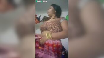 Indian Roommate Caught Webcam Model Undressing on Camera
