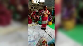 Sensational Video: Indian Aunty Caught Dancing and Showing Off Her Boobs Outdoors in Mohali!