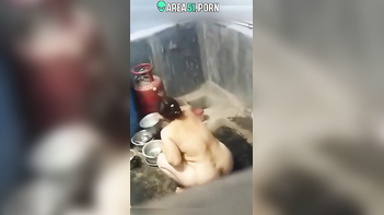 Local Boy Caught on Camera: Viral Video of Desi Aunty Taking Outdoor Bath Goes Viral!