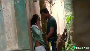 Caught on Camera: Risky Desi Videos Show Indian Lovers Outdoors