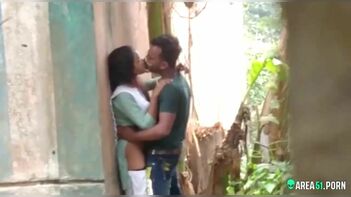 Caught on Camera: Risky Desi Videos Show Indian Lovers Outdoors
