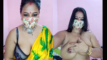 Watch Desi Aunty Go Fully Nude in Sexy Indian Porn Show - Chubby Aunty XXX