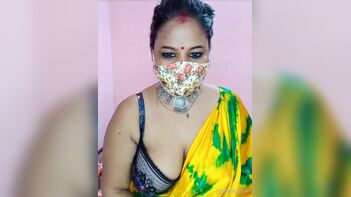 Watch Desi Aunty Go Fully Nude in Sexy Indian Porn Show - Chubby Aunty XXX