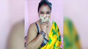 Watch Desi Aunty Go Fully Nude in Sexy Indian Porn Show - Chubby Aunty XXX
