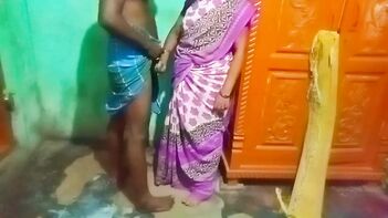 Kerala Aunty Boob Grab and Seductive Romance: Desi XXX Sex Experience