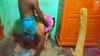 Kerala Aunty Boob Grab and Seductive Romance: Desi XXX Sex Experience