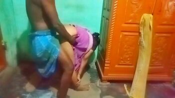 Kerala Aunty Boob Grab and Seductive Romance: Desi XXX Sex Experience