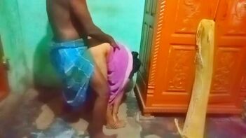 Kerala Aunty Boob Grab and Seductive Romance: Desi XXX Sex Experience