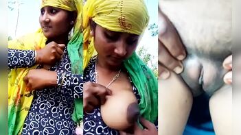 Indian Porn: Tribal Dehati Aunty Exposes Her Big Boobs and Pussy
