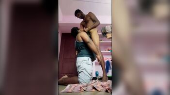 Viral Desi XXX Video: Watch Indian Gay Man Receive Blowjob from Chubby Servitor