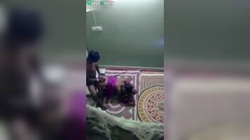 Indian Bhabhi Caught on Video Fucking Lover from Behind