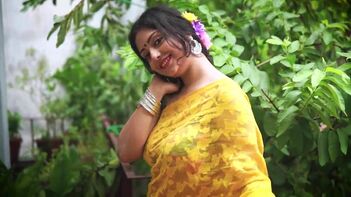 NuFlix: Watch Sexy Bhabhi Flaunt Her Assets in a Bright Yellow Saree!